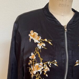 Chic Black Bomber Jacket with Floral Embroidery